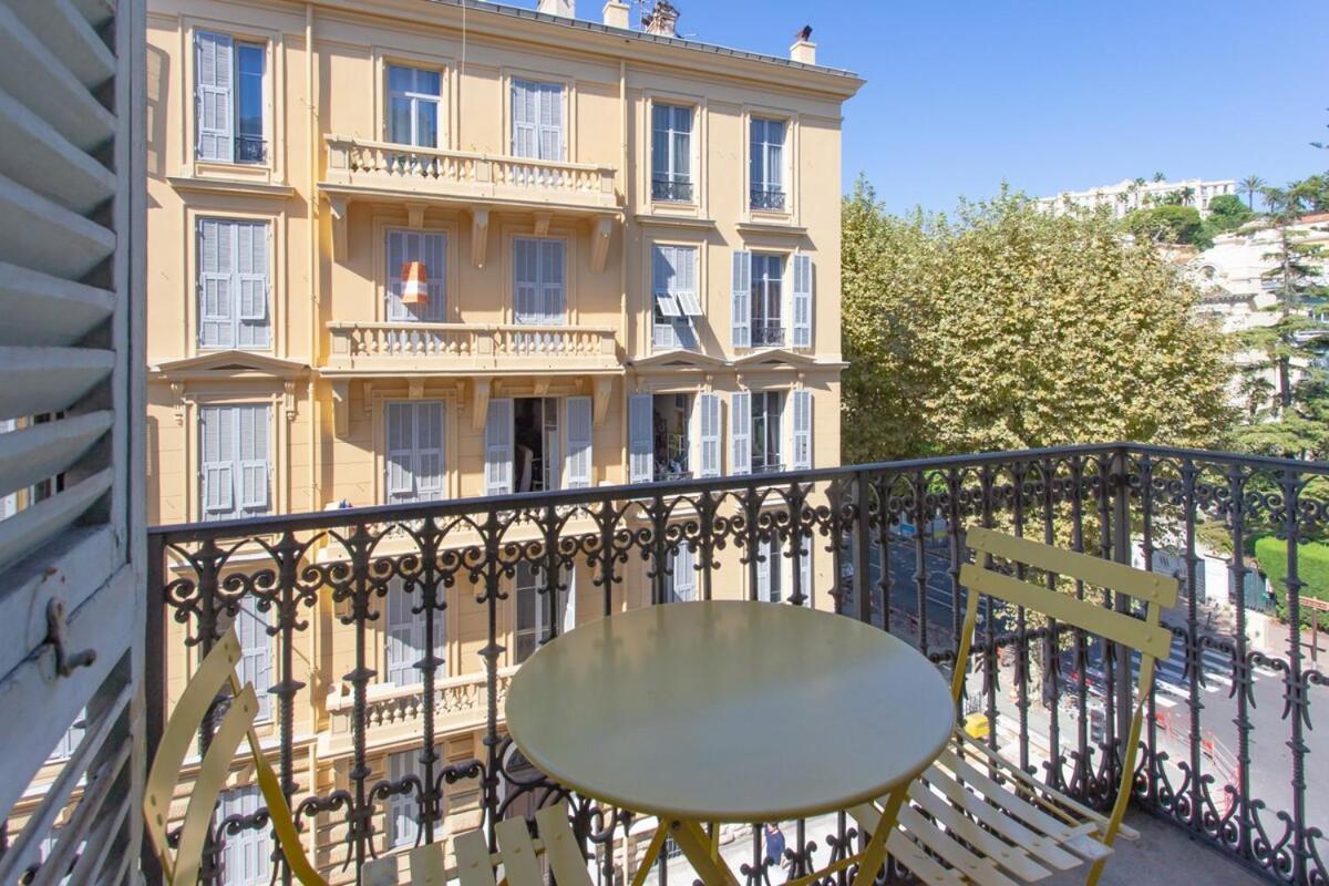 Gioa- Avec Balcon, Place Garibaldi -paillon