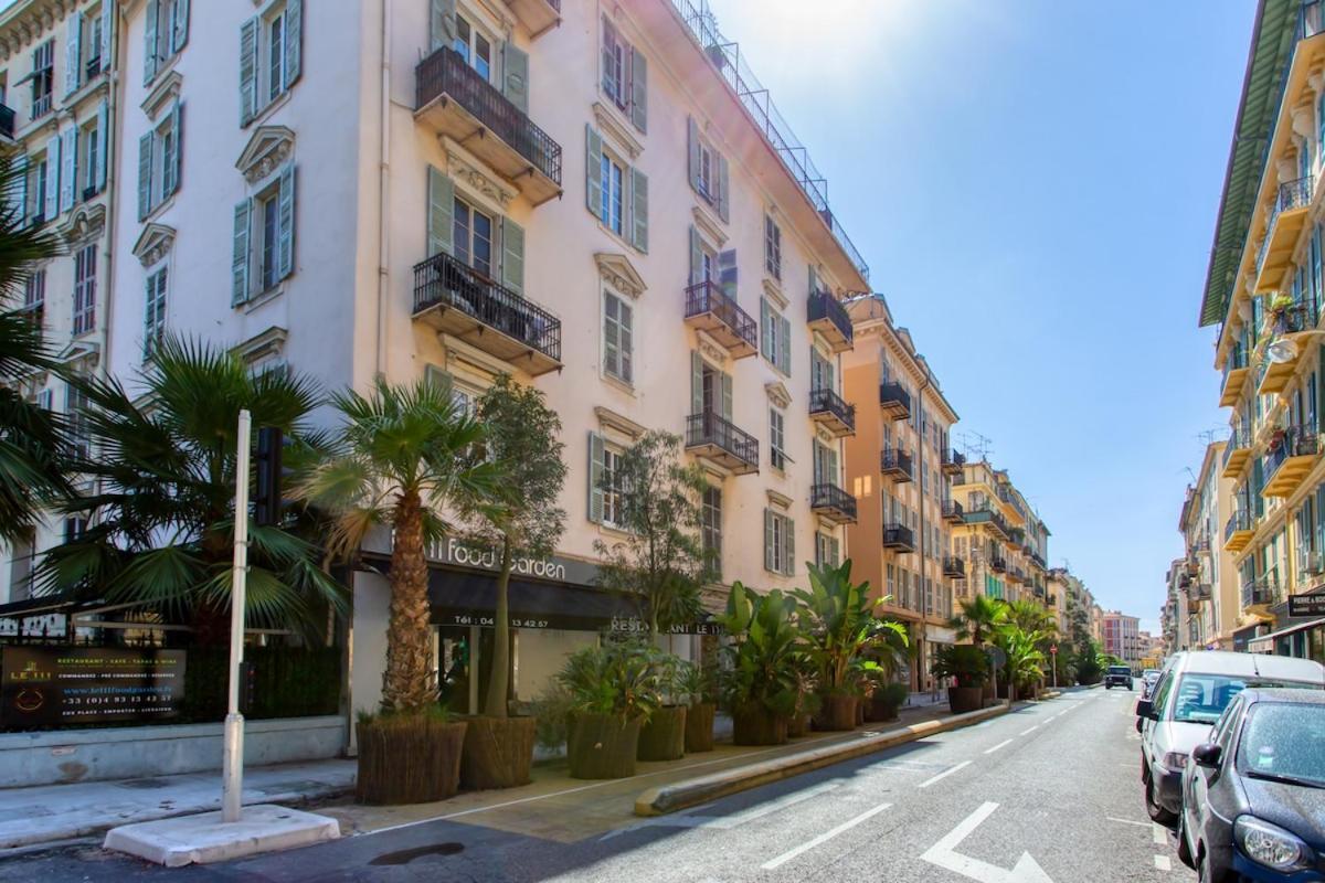 Gioa- Avec Balcon, Place Garibaldi -paillon